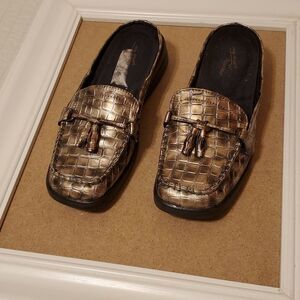 Easy Street mock croc tasseled metallic gold slip on shoes size 7
